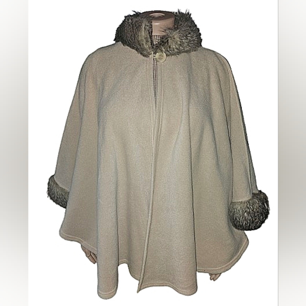 Soft Surroundings Cream Poncho with Faux Fur Accents OS